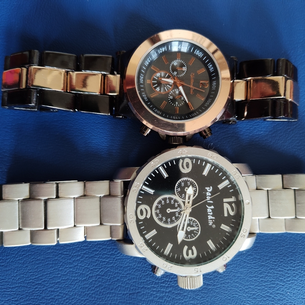 2 LARGE MENS WRISTWATCHES